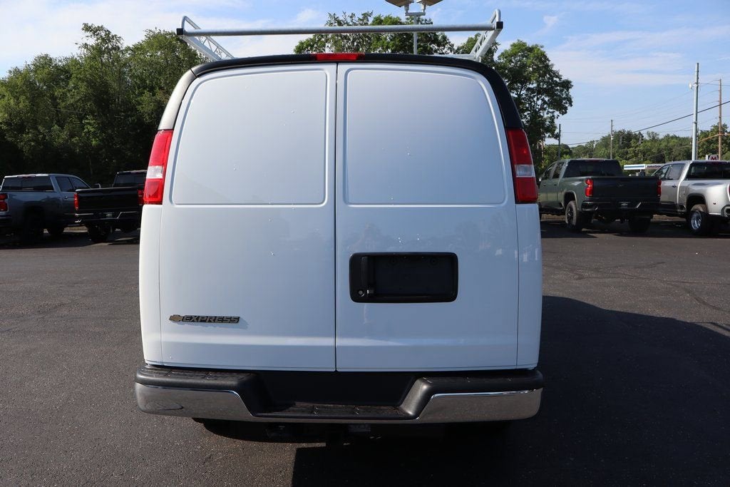 2025 Chevrolet Express Cargo WT