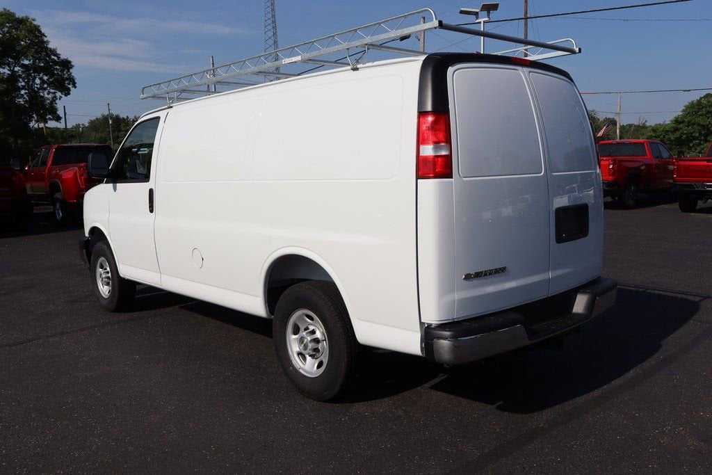 2025 Chevrolet Express Cargo WT