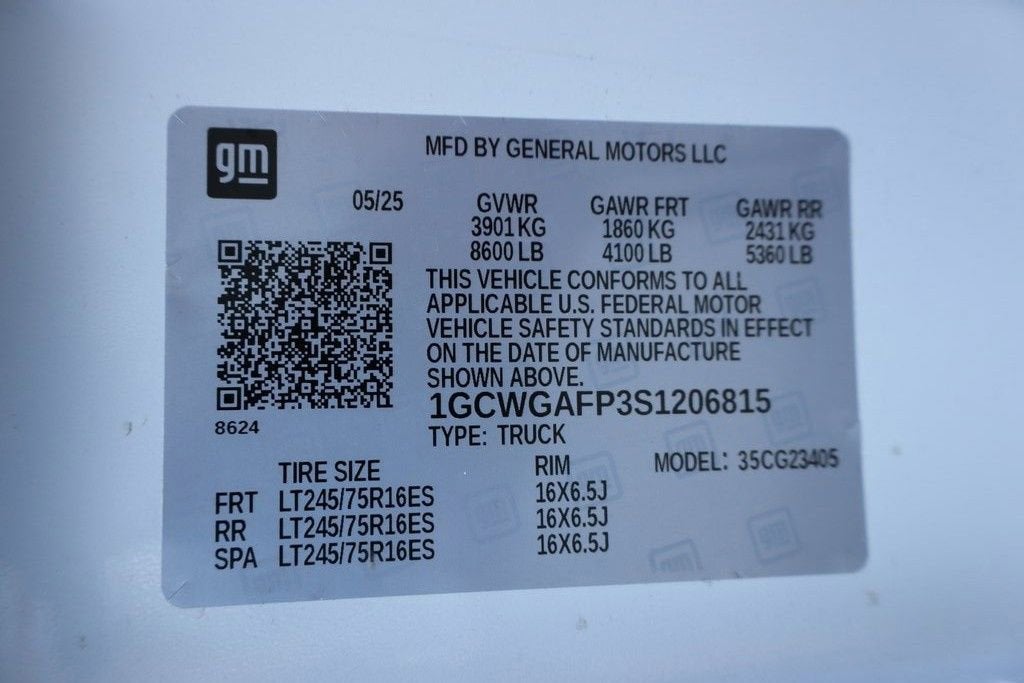 2025 Chevrolet Express Cargo WT