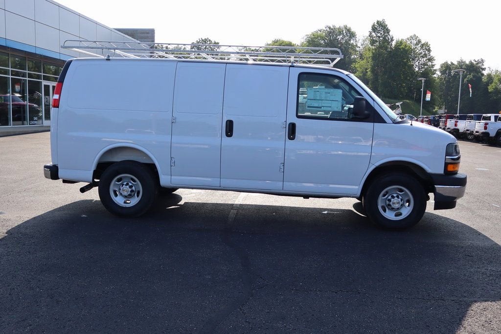 2025 Chevrolet Express Cargo WT