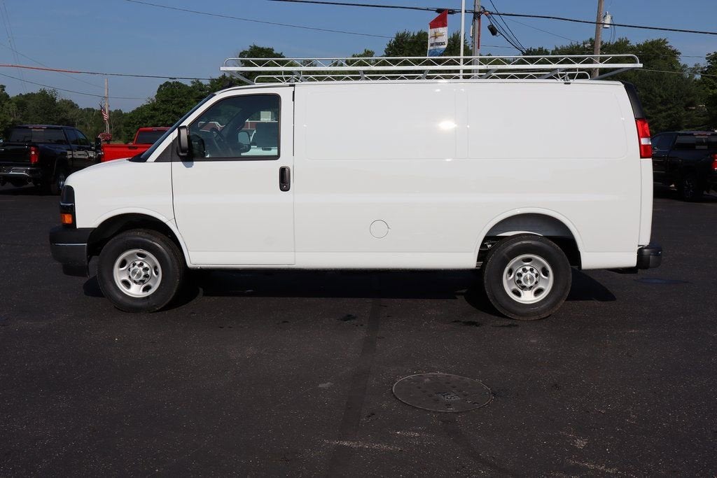 2025 Chevrolet Express Cargo WT
