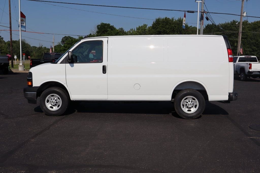 2025 Chevrolet Express Cargo WT