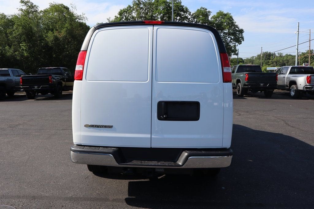 2025 Chevrolet Express Cargo WT