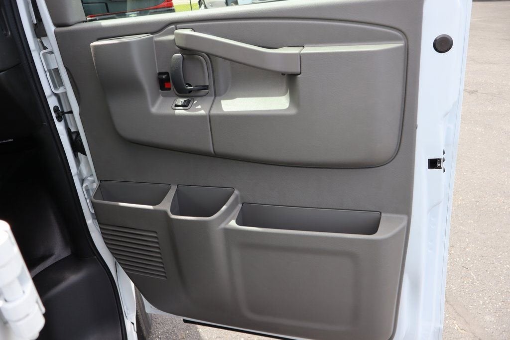 2025 Chevrolet Express Cargo WT