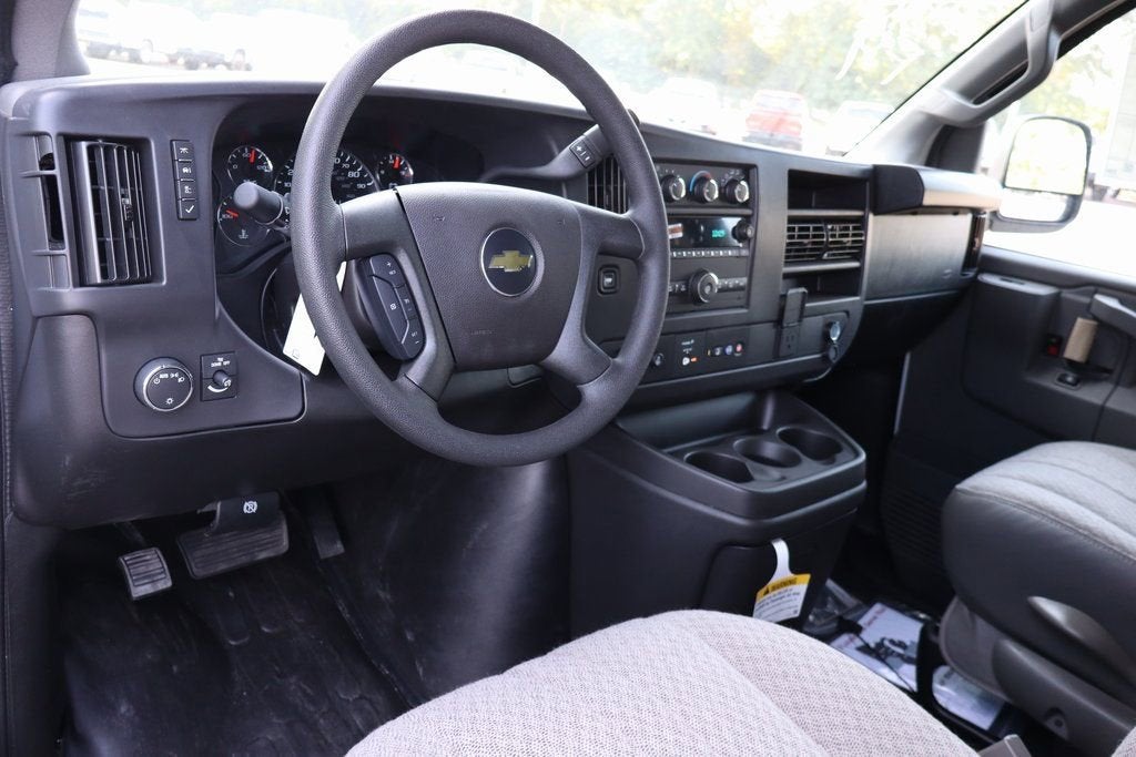 2025 Chevrolet Express Cargo WT