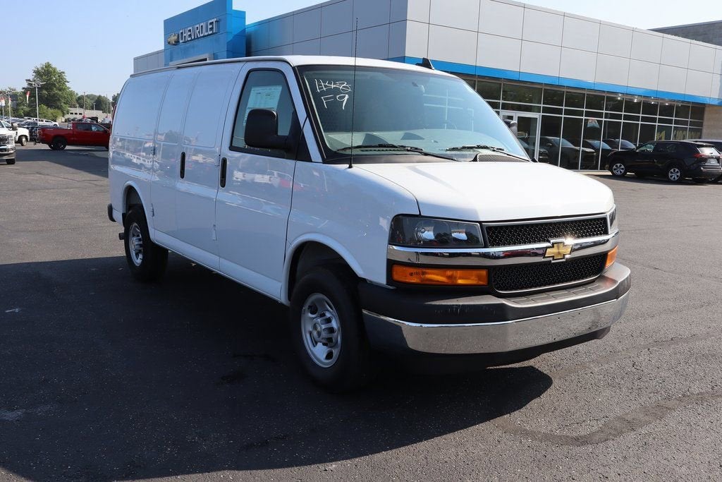 2025 Chevrolet Express Cargo WT