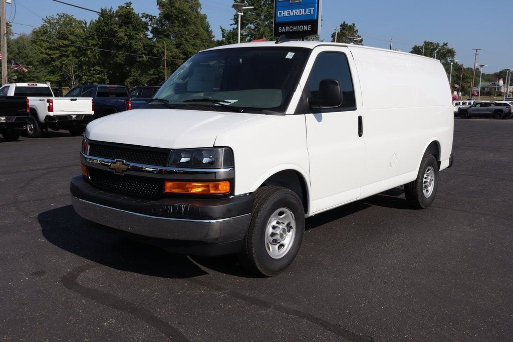 2025 Chevrolet Express Cargo WT
