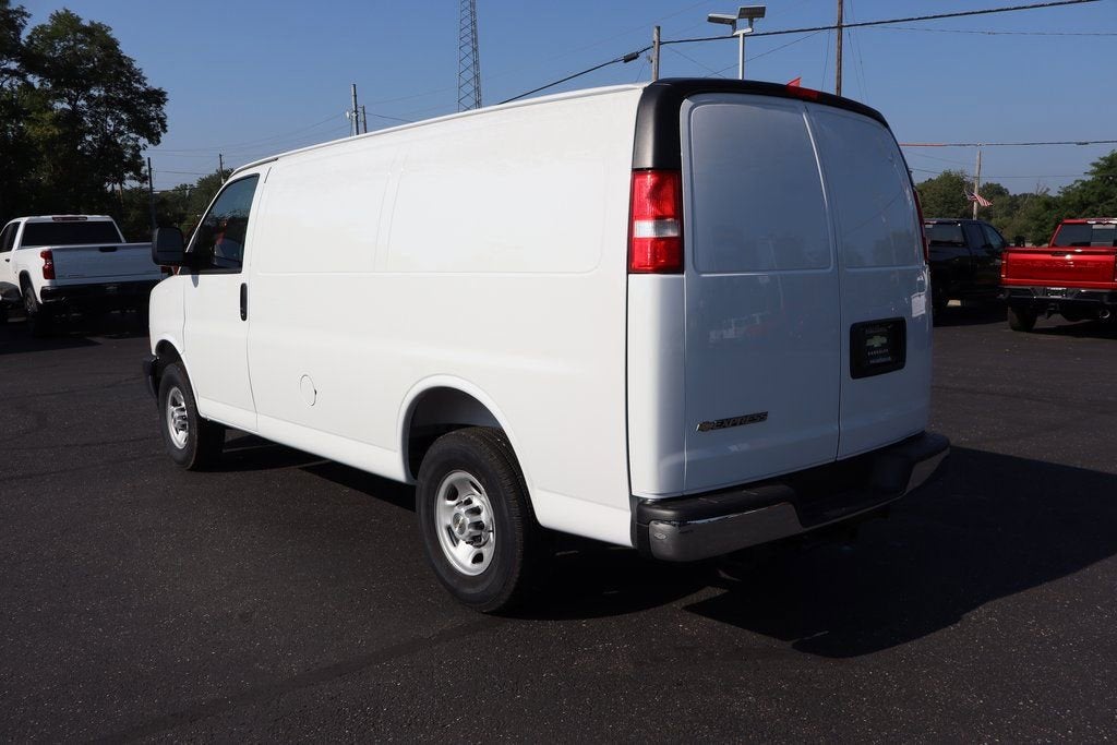 2025 Chevrolet Express Cargo WT