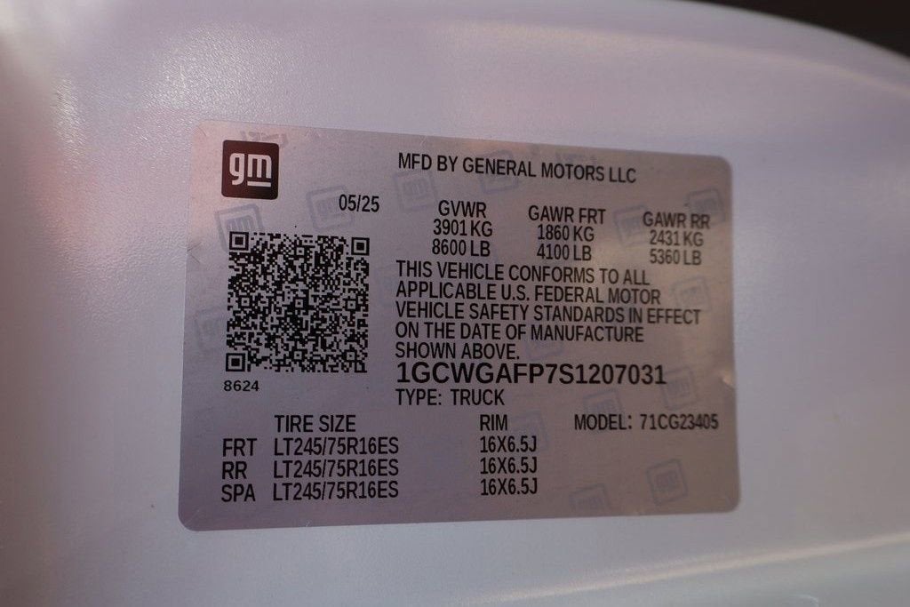 2025 Chevrolet Express Cargo WT