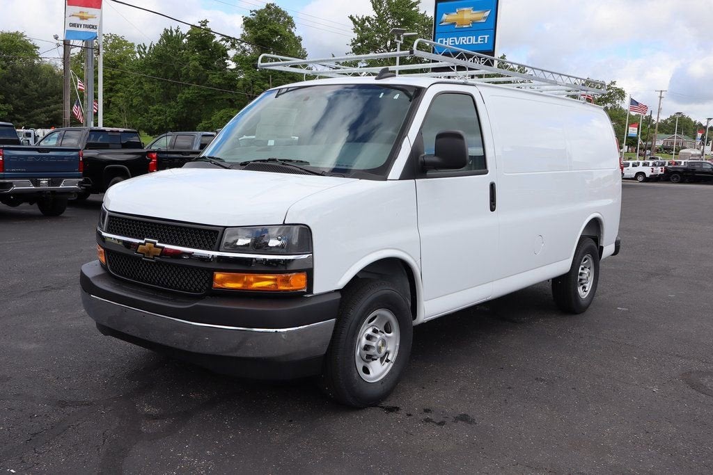 2025 Chevrolet Express Cargo WT