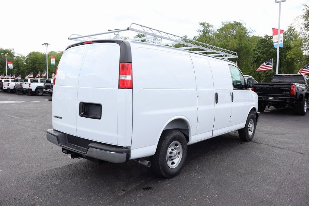2025 Chevrolet Express Cargo WT