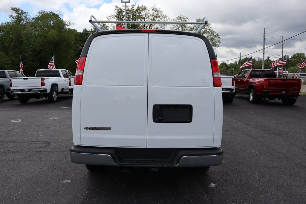 2025 Chevrolet Express Cargo WT