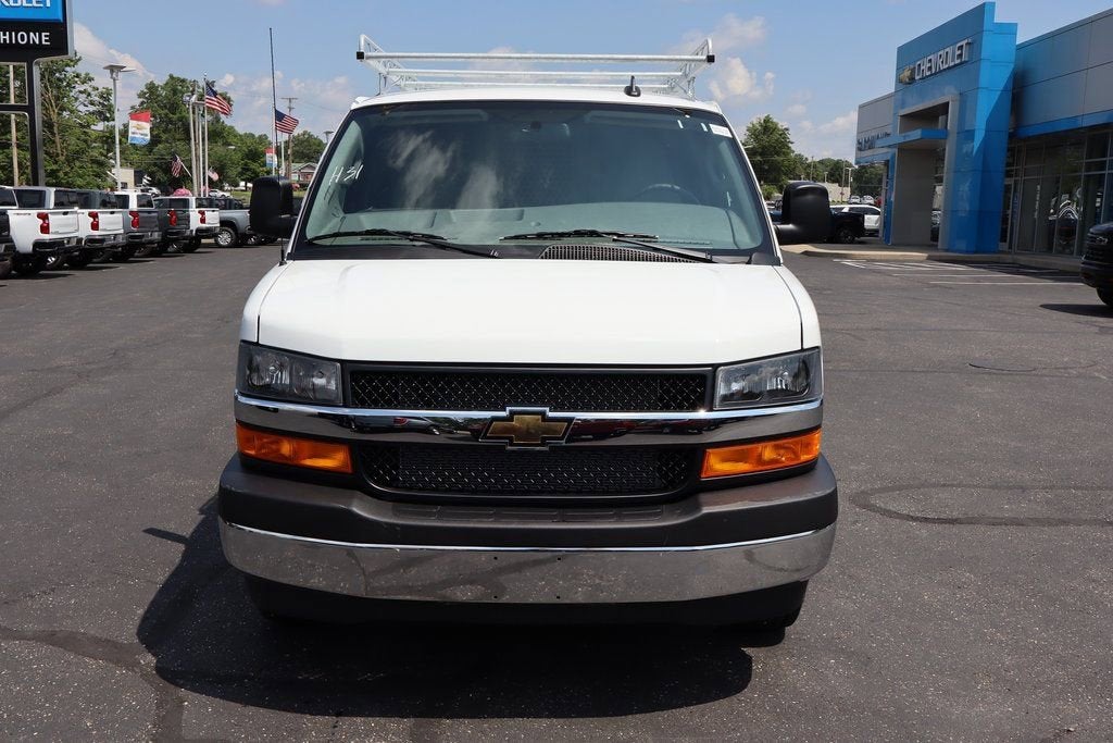 2025 Chevrolet Express Cargo WT