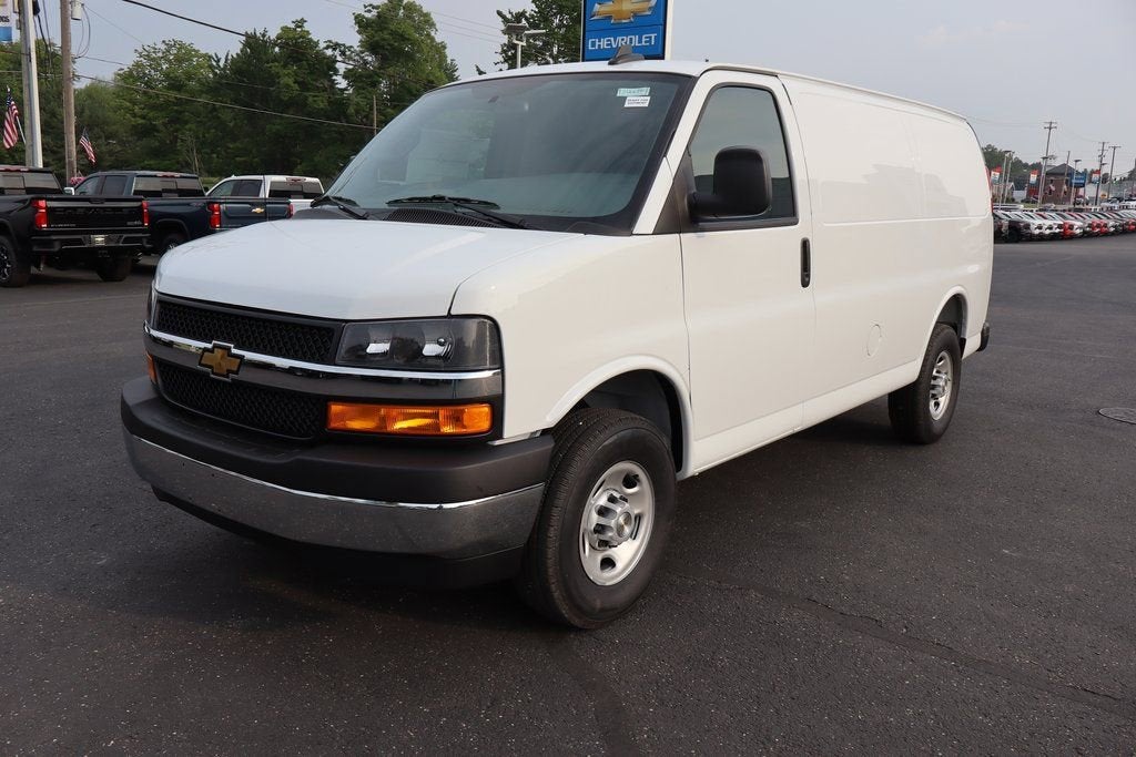 2025 Chevrolet Express Cargo WT