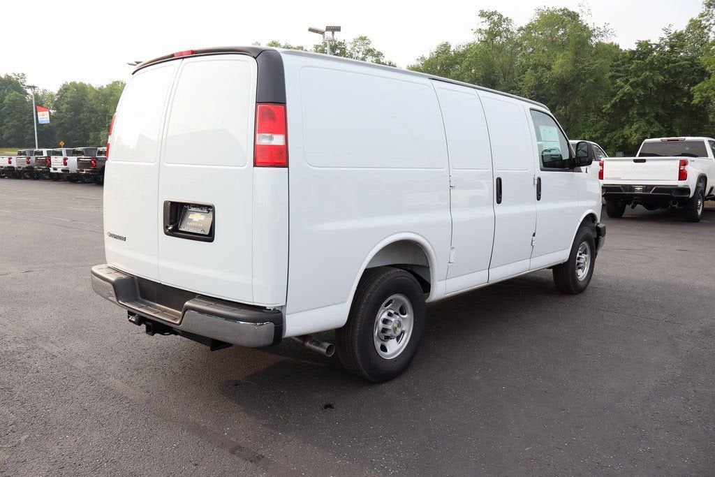 2025 Chevrolet Express Cargo WT