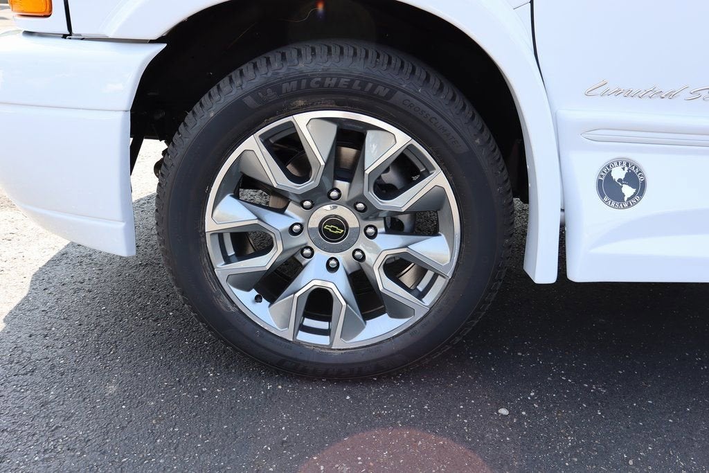 2025 Chevrolet Express Cargo WT