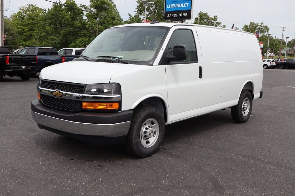2025 Chevrolet Express Cargo 3500 WT