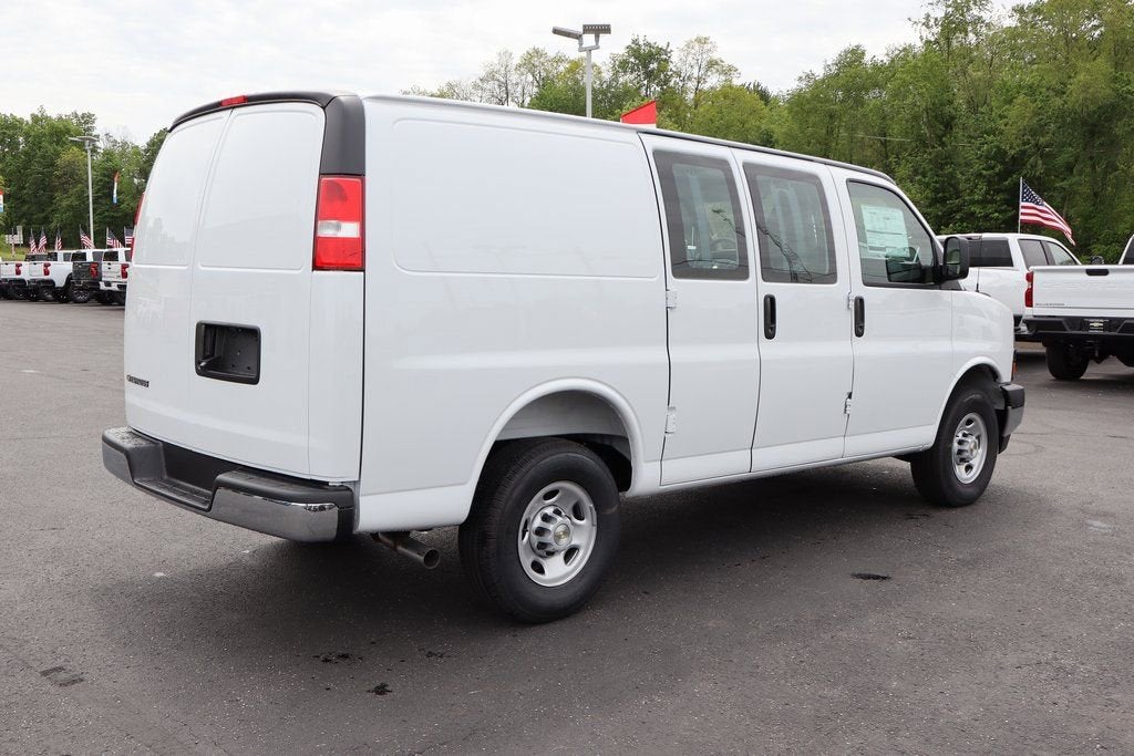 2025 Chevrolet Express Cargo WT