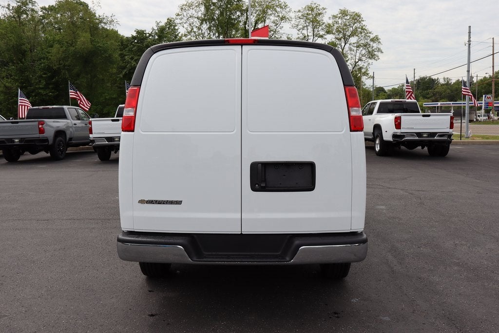 2025 Chevrolet Express Cargo 3500 WT