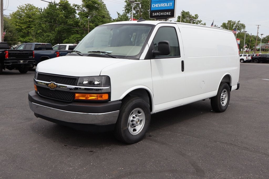 2025 Chevrolet Express Cargo 3500 WT