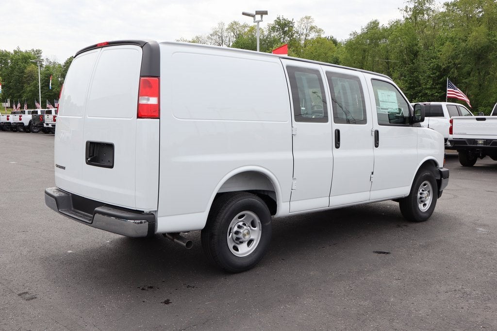 2025 Chevrolet Express Cargo 3500 WT