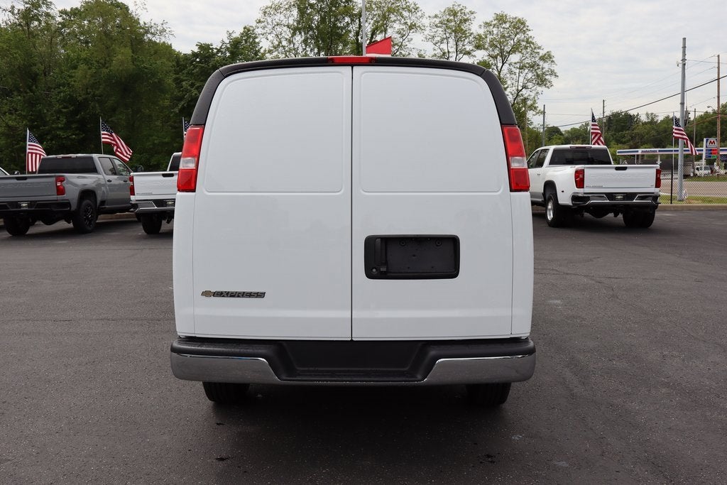 2025 Chevrolet Express Cargo 3500 WT