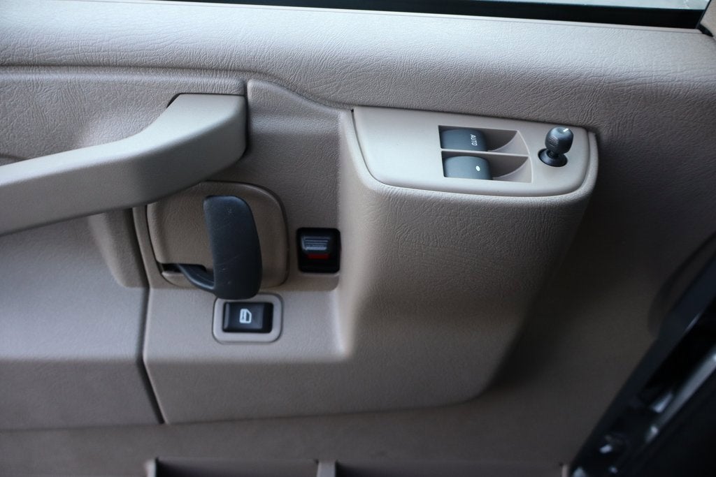 2025 Chevrolet Express Cargo 3500 WT