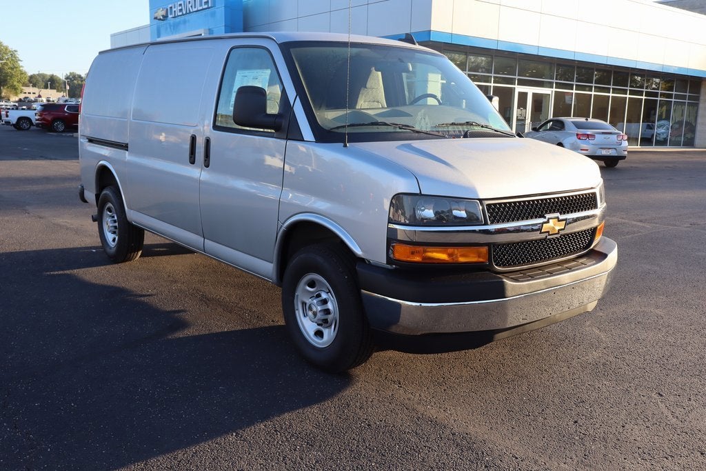 2025 Chevrolet Express Cargo 3500 WT