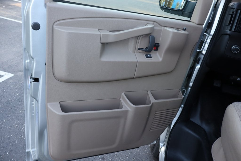 2025 Chevrolet Express Cargo 3500 WT