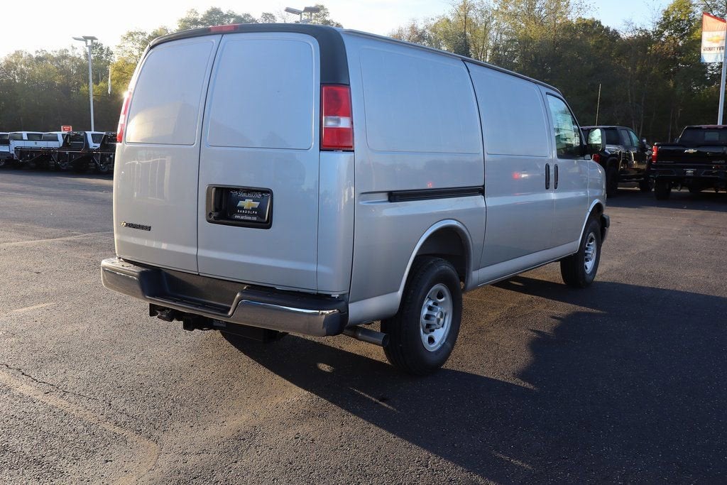2025 Chevrolet Express Cargo WT