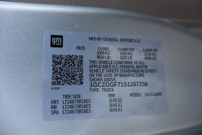 2025 Chevrolet Express Cargo WT