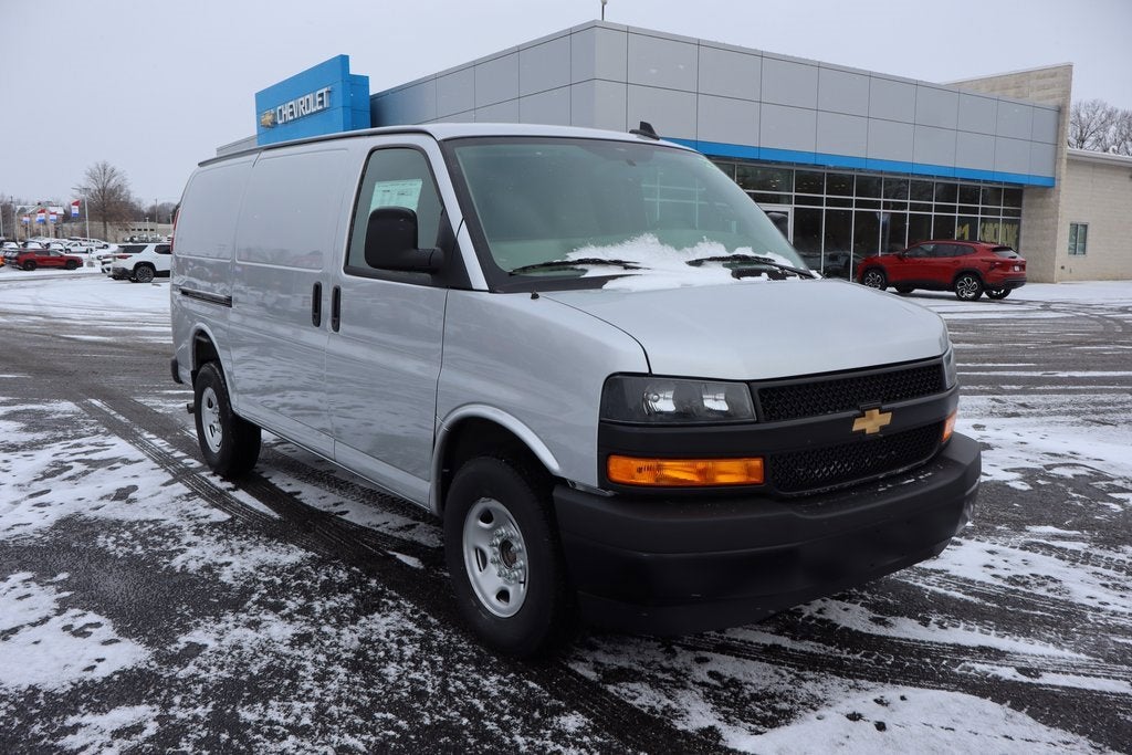 2025 Chevrolet Express Cargo 3500 WT