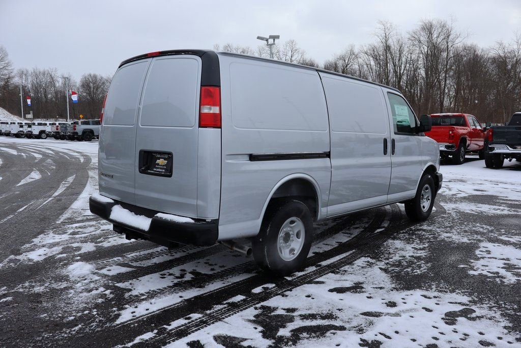 2025 Chevrolet Express Cargo 3500 WT