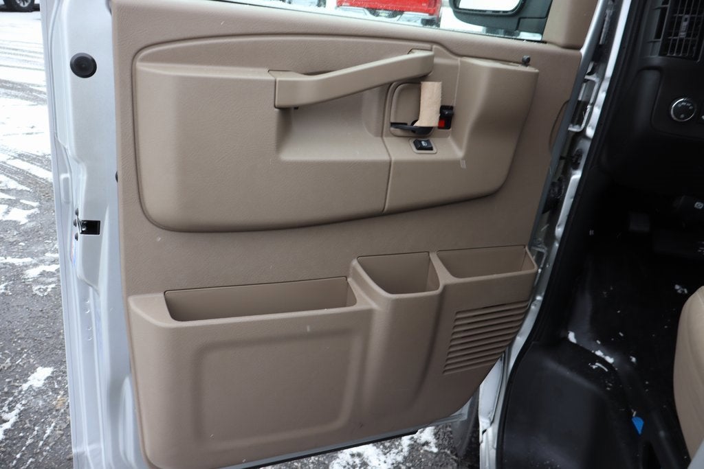 2025 Chevrolet Express Cargo 3500 WT