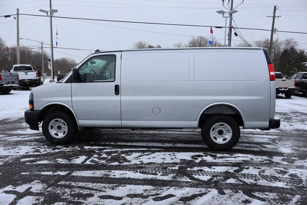 2025 Chevrolet Express Cargo 3500 WT