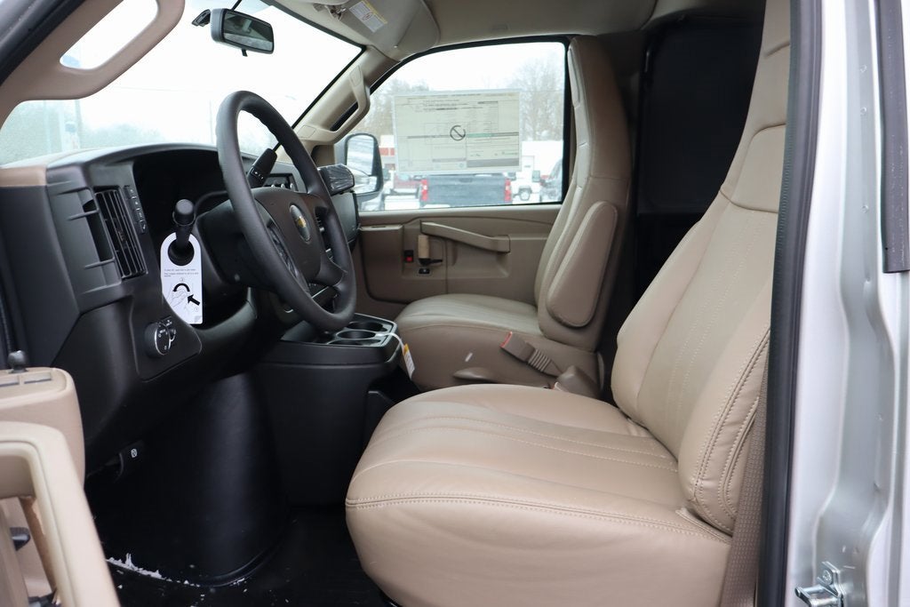 2025 Chevrolet Express Cargo 3500 WT
