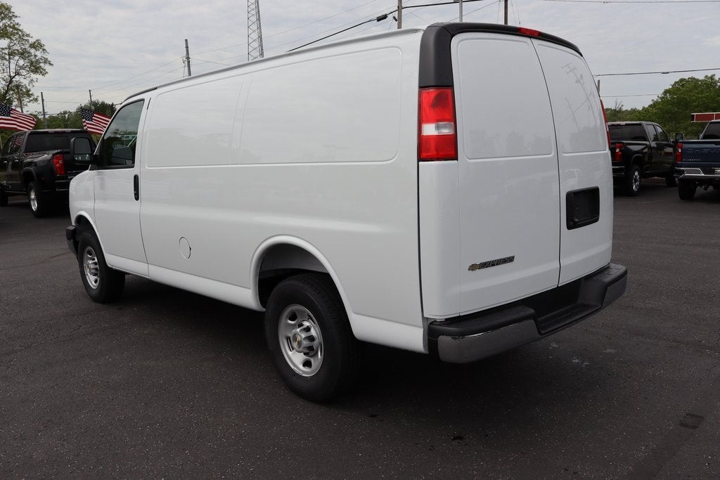 2025 Chevrolet Express Cargo 3500 WT