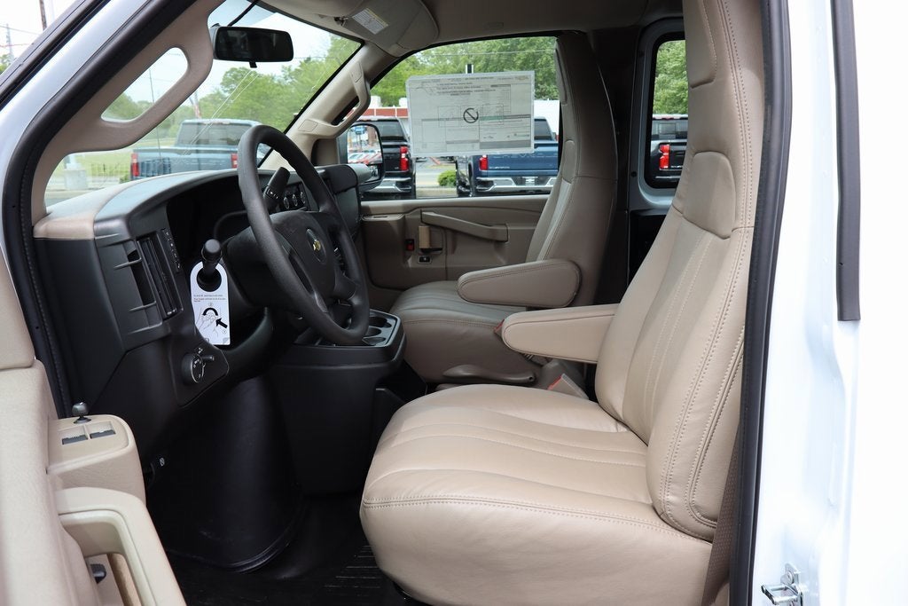 2025 Chevrolet Express Cargo 3500 WT