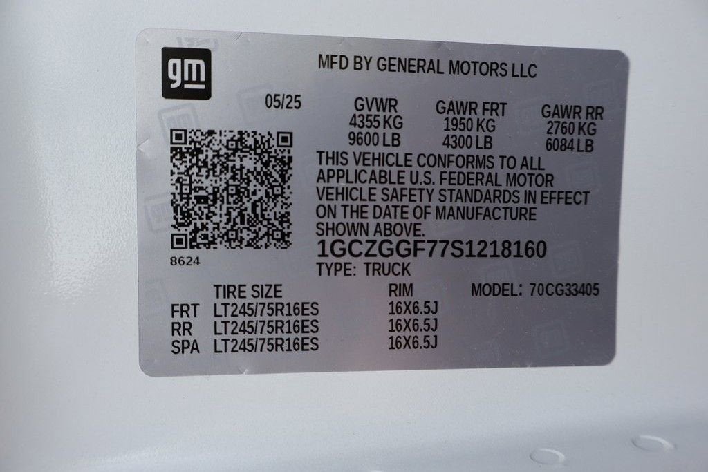 2025 Chevrolet Express Cargo WT