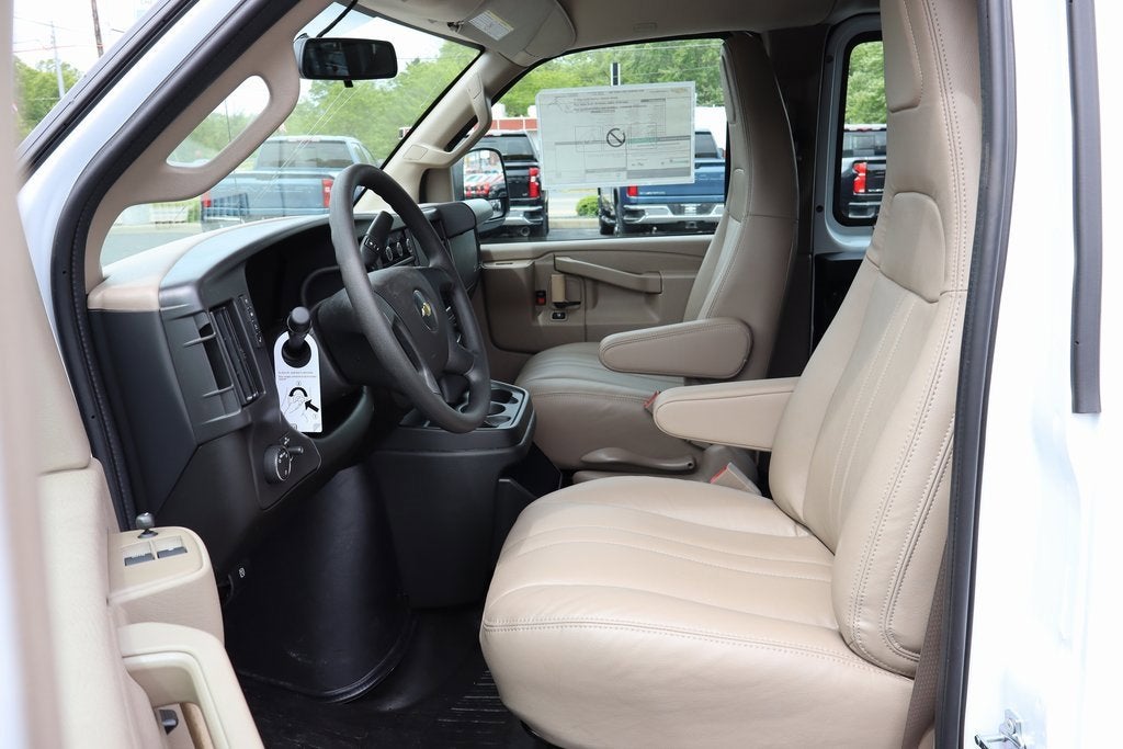 2025 Chevrolet Express Cargo 3500 WT