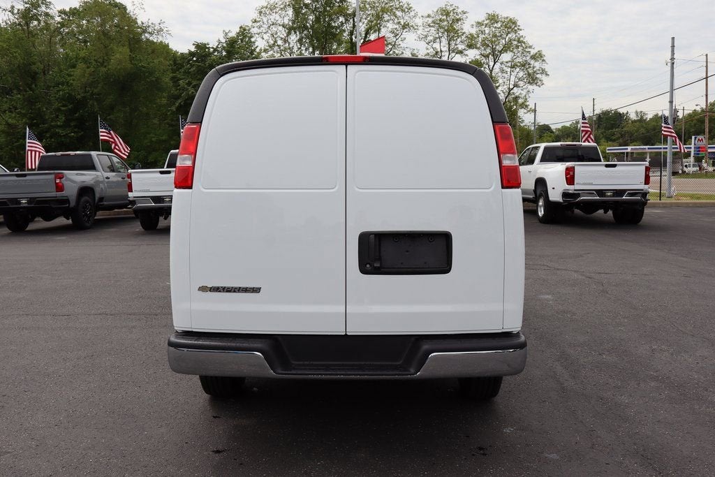 2025 Chevrolet Express Cargo WT