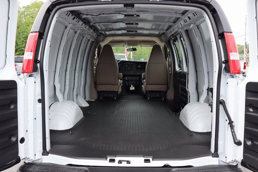 2025 Chevrolet Express Cargo WT