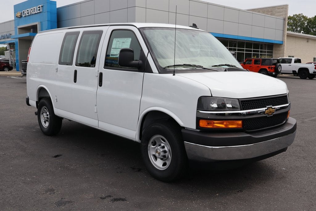 2025 Chevrolet Express Cargo 3500 WT