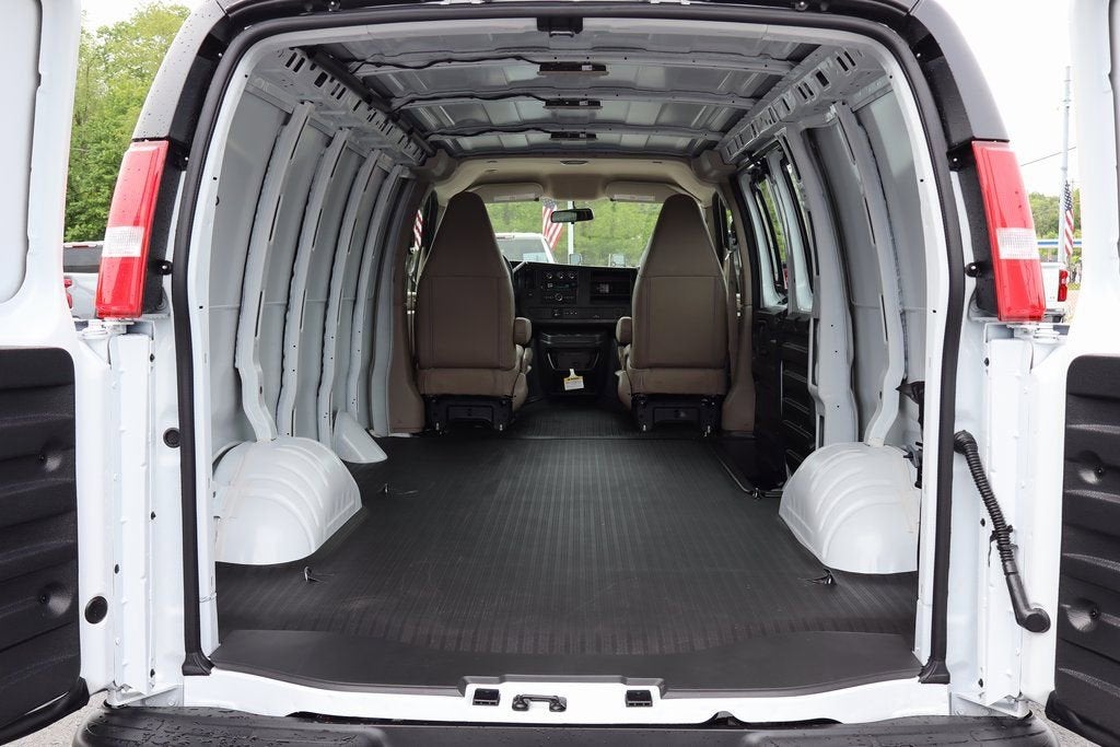 2025 Chevrolet Express Cargo WT