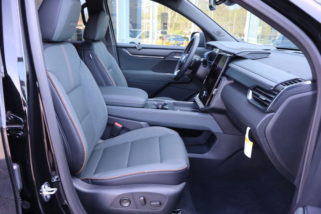 2025 GMC Acadia AT4