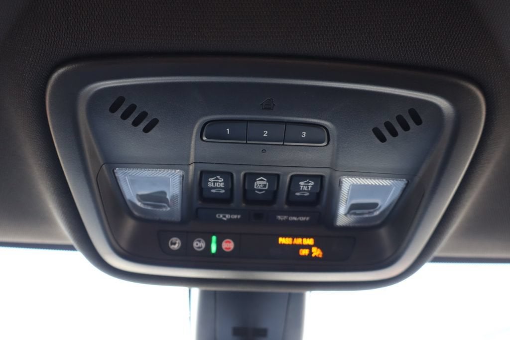 2023 Chevrolet Traverse Base