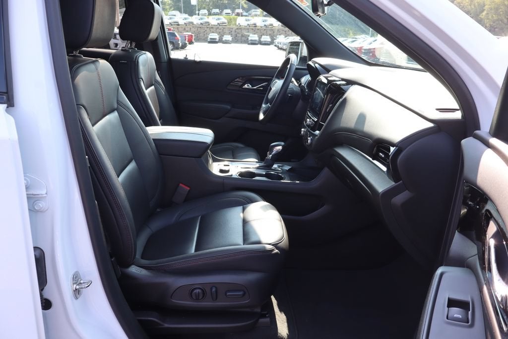 2023 Chevrolet Traverse Base