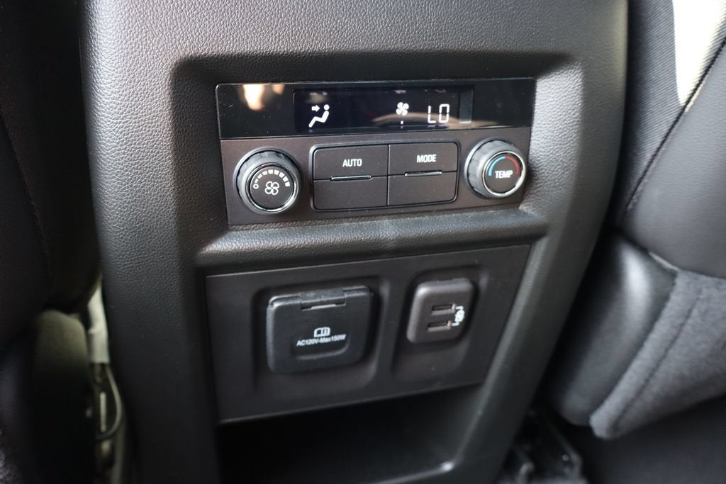 2023 Chevrolet Traverse Base