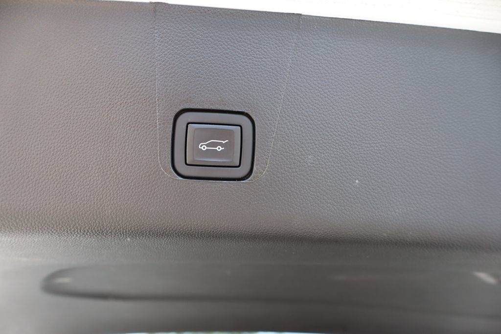 2023 Chevrolet Traverse Base