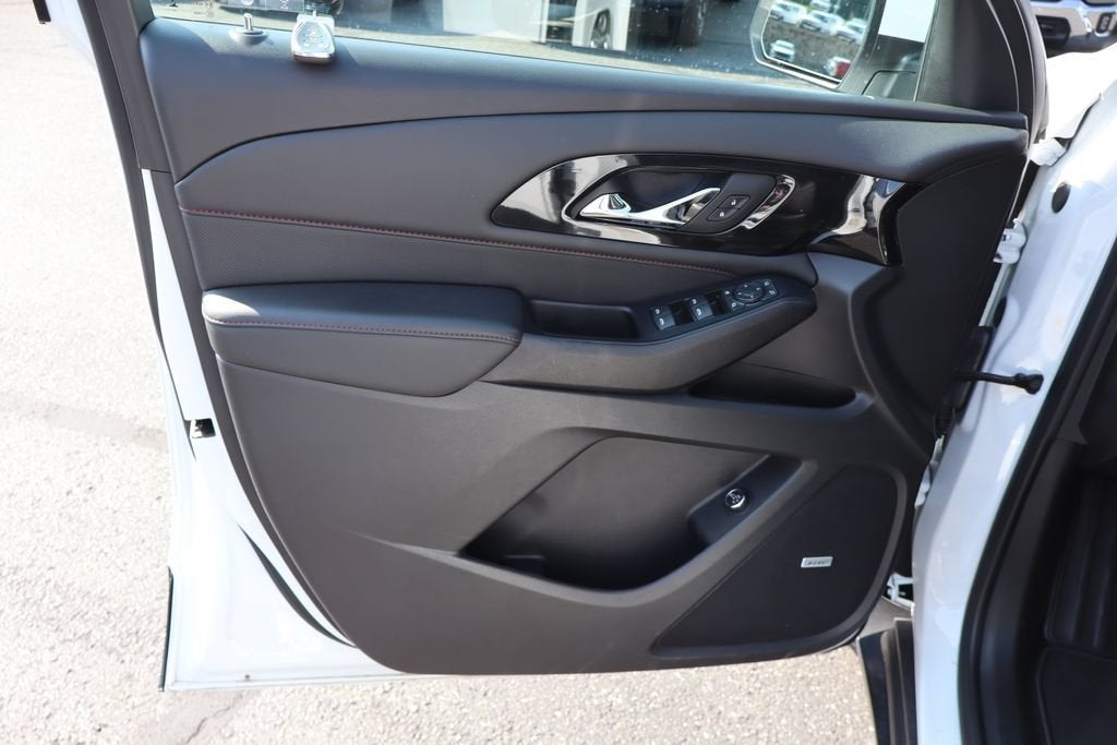 2023 Chevrolet Traverse Base